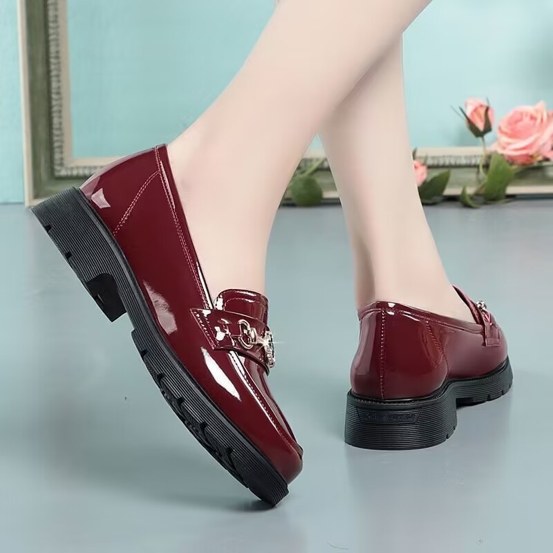 Loafers s okruglim nosom, PU gornji dio, gumeni đon, srednji peta 3-5 cm, britanski ležerni stil.