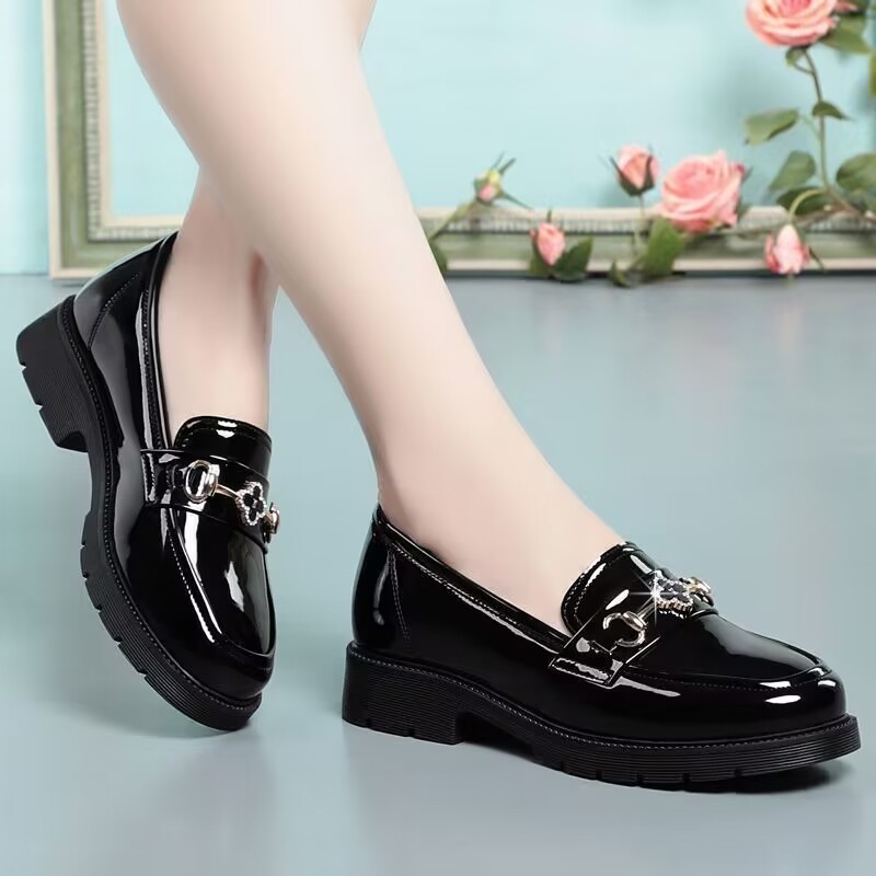 Loafers s okruglim nosom, PU gornji dio, gumeni đon, srednji peta 3-5 cm, britanski ležerni stil.