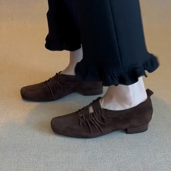 Ženske velur loaferice s kvadratnim nosom, plisirani dizajn, elastična jednostavna traka, niski debeli pet i gumeni potplat