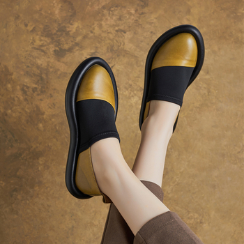 Ravne slip-on cipele, britanski stil; okrugli vrh; gornji dio: koža prvog sloja; niski debeli potpetica 1–3 cm; đon: guma.