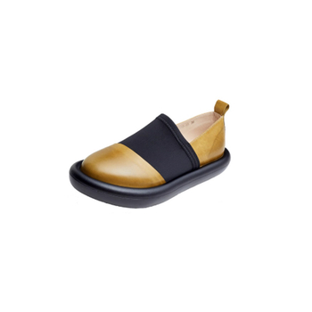 Ravne slip-on cipele, britanski stil; okrugli vrh; gornji dio: koža prvog sloja; niski debeli potpetica 1–3 cm; đon: guma.