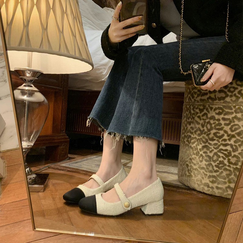 Обувки Мери Джейн с презрамка и катарама, квадратен нос, матова горна част, среден ток 3–5 см