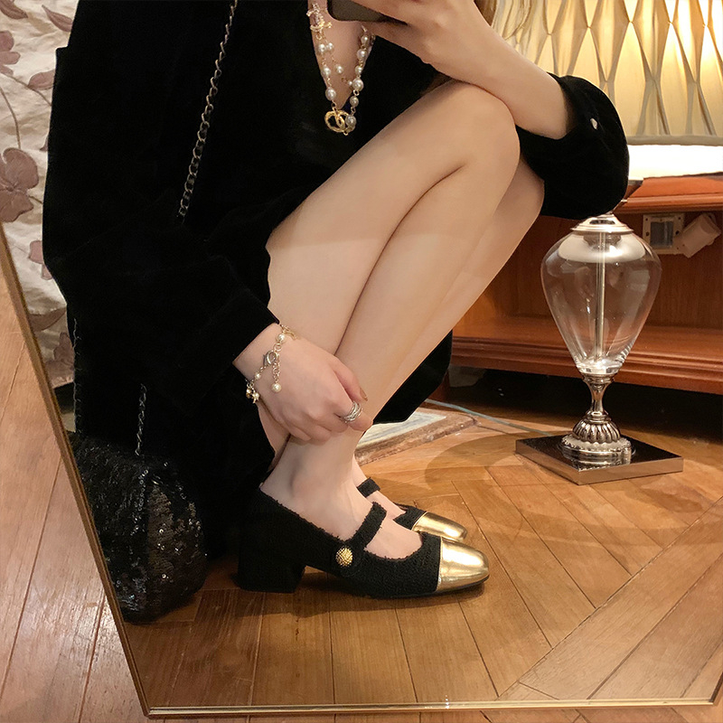 Обувки Мери Джейн с презрамка и катарама, квадратен нос, матова горна част, среден ток 3–5 см