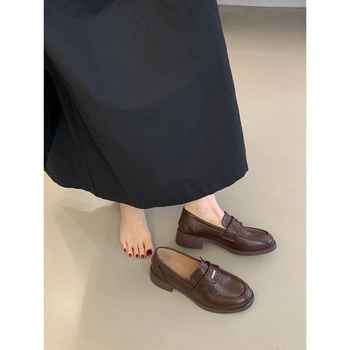 Ženske slip-on loaferice s debelim potplatom, okrugli vrh, gumeni gornji dio, gumena potplata, mikrovlaknena podstava