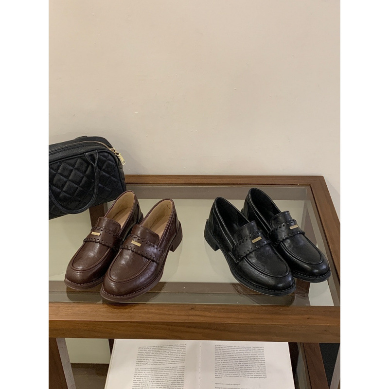 Ženske slip-on loaferice s debelim potplatom, okrugli vrh, gumeni gornji dio, gumena potplata, mikrovlaknena podstava