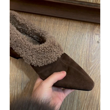 Обувки на клин за жени – заострен нос, велурена горна част, 3–6 см ток, гумена подметка, вътрешна подложка от супер-фибър, слип-он