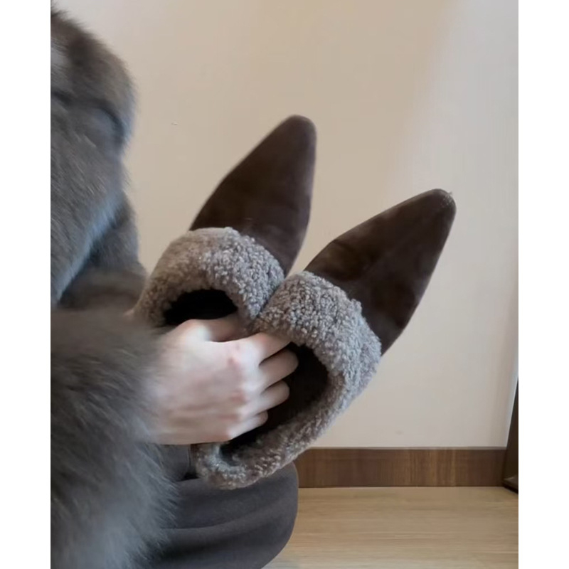 Обувки на клин за жени – заострен нос, велурена горна част, 3–6 см ток, гумена подметка, вътрешна подложка от супер-фибър, слип-он