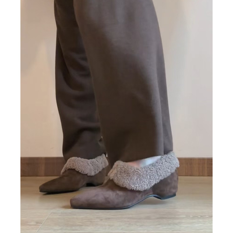 Обувки на клин за жени – заострен нос, велурена горна част, 3–6 см ток, гумена подметка, вътрешна подложка от супер-фибър, слип-он