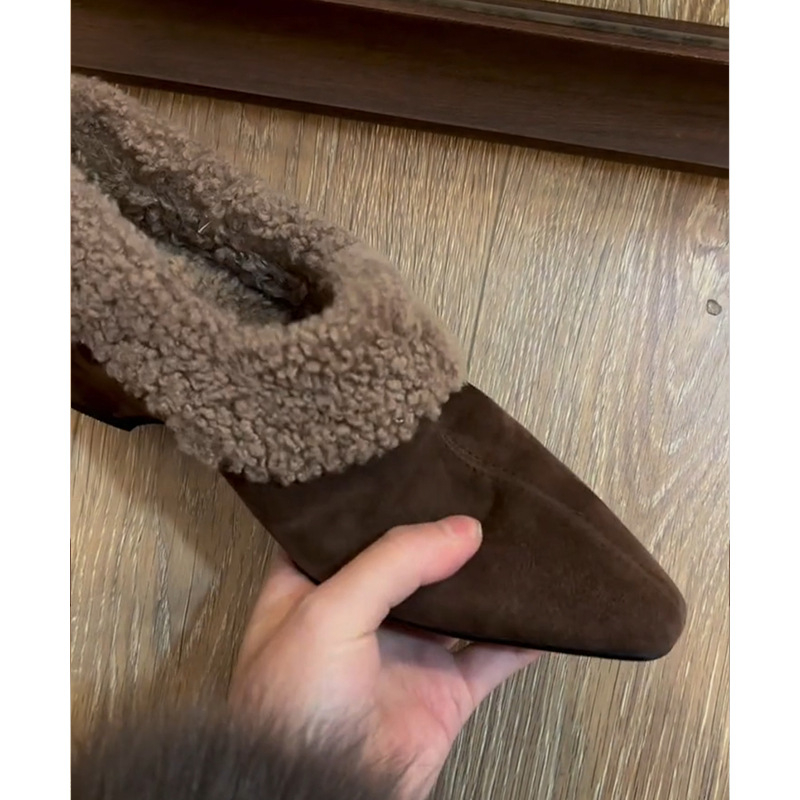 Обувки на клин за жени – заострен нос, велурена горна част, 3–6 см ток, гумена подметка, вътрешна подложка от супер-фибър, слип-он