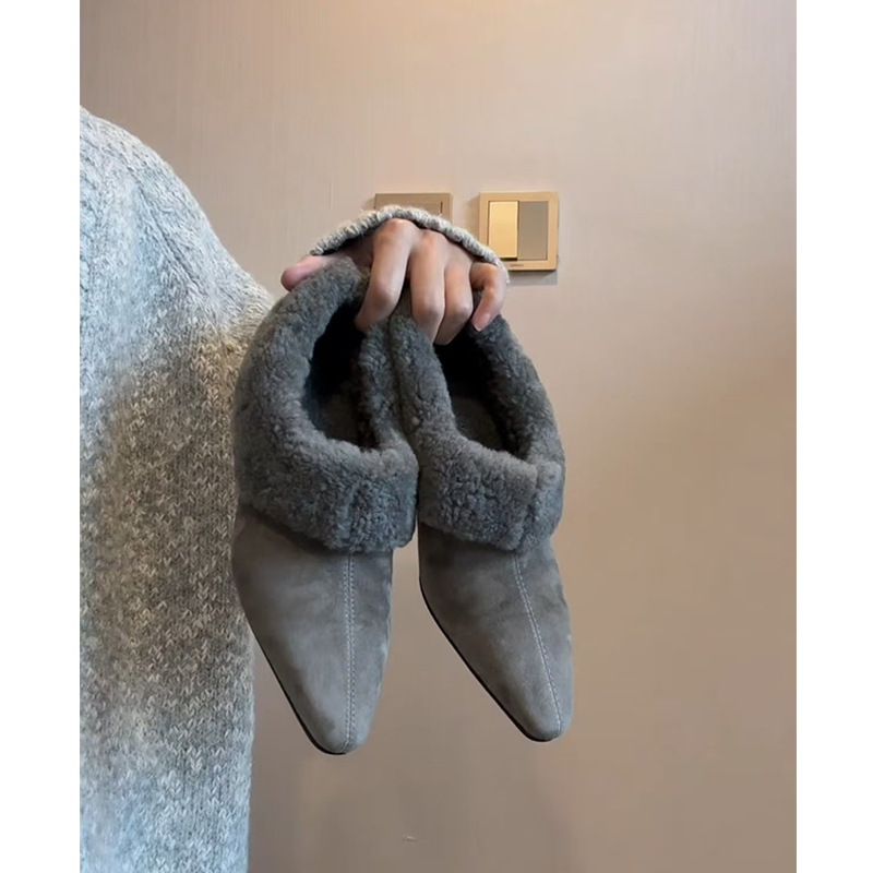 Обувки на клин за жени – заострен нос, велурена горна част, 3–6 см ток, гумена подметка, вътрешна подложка от супер-фибър, слип-он