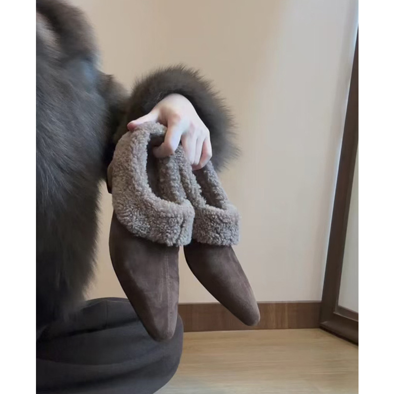 Обувки на клин за жени – заострен нос, велурена горна част, 3–6 см ток, гумена подметка, вътрешна подложка от супер-фибър, слип-он