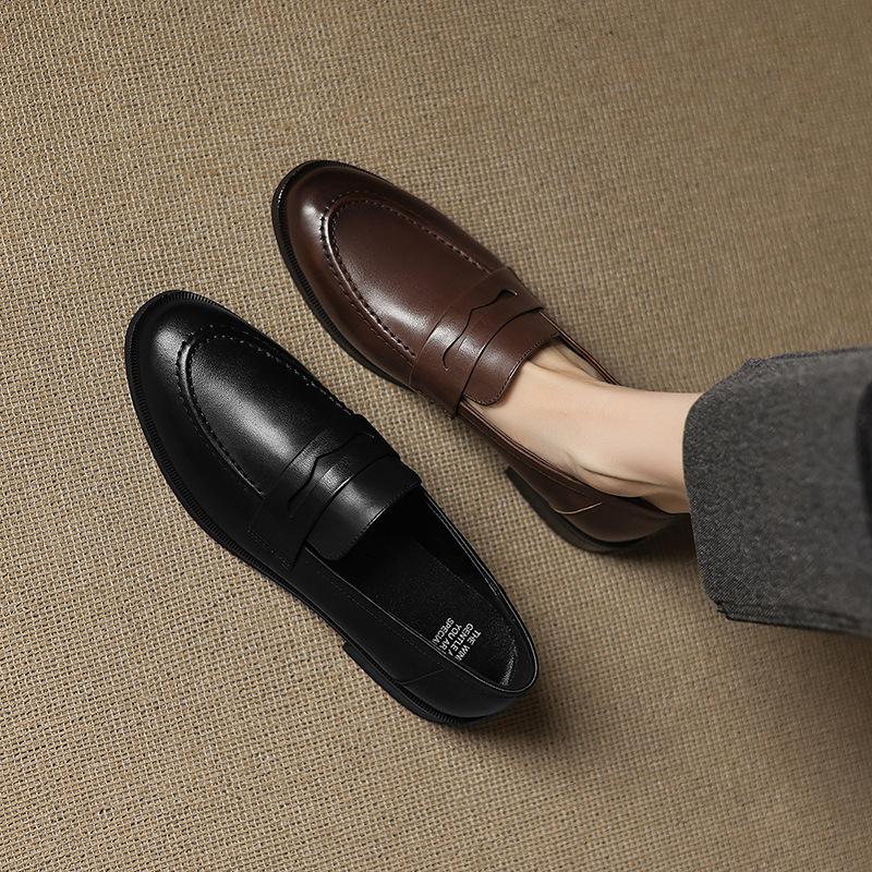 Loafers od kože prvog sloja za svakodnevno nošenje – okrugli vrh, niski debeli pet 1–3 cm, srednje otvorenje 7–11 cm, ulošak od prirodne kože