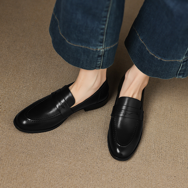 Loafers od kože prvog sloja za svakodnevno nošenje – okrugli vrh, niski debeli pet 1–3 cm, srednje otvorenje 7–11 cm, ulošak od prirodne kože