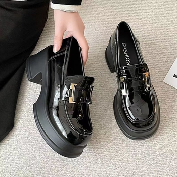 Žene platforme loaferice – zaobljenim nosom, PU gornji dio, gumena potplata, prednje vezanje, visina platforme 3-5 cm