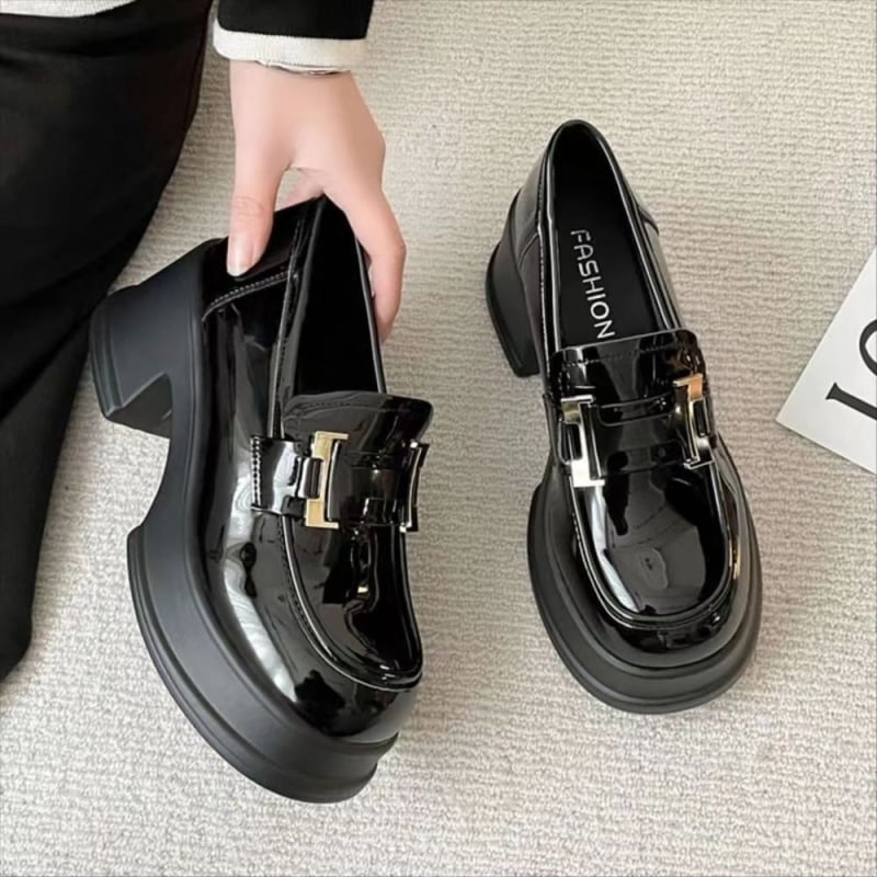 Žene platforme loaferice – zaobljenim nosom, PU gornji dio, gumena potplata, prednje vezanje, visina platforme 3-5 cm