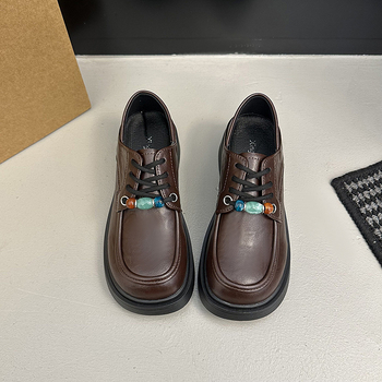 Ženske loafers u britanskom stilu od PU kože, s okruglim vrhom, niskim, debelim petom i gumenim potplatom.