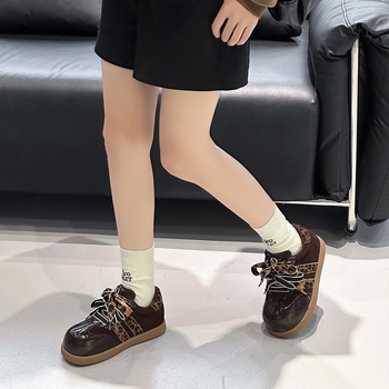 Дамски ежедневни обувки на равна подметка, велурена горна част, с връзки, нисък ток 1–3 см, гумирана подметка