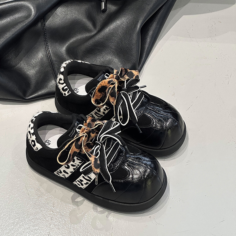 Дамски ежедневни обувки на равна подметка, велурена горна част, с връзки, нисък ток 1–3 см, гумирана подметка