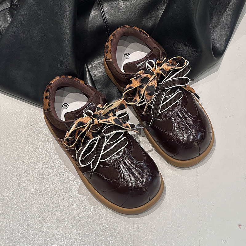 Дамски ежедневни обувки на равна подметка, велурена горна част, с връзки, нисък ток 1–3 см, гумирана подметка