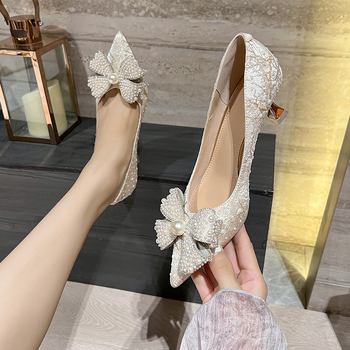 Женски сатенени обувки на висок ток със заострен нос, корейски стил, 6-8 см ток, абстрактен модел