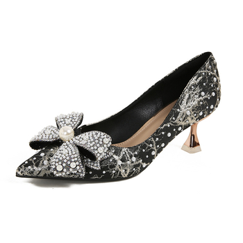 Женски сатенени обувки на висок ток със заострен нос, корейски стил, 6-8 см ток, абстрактен модел