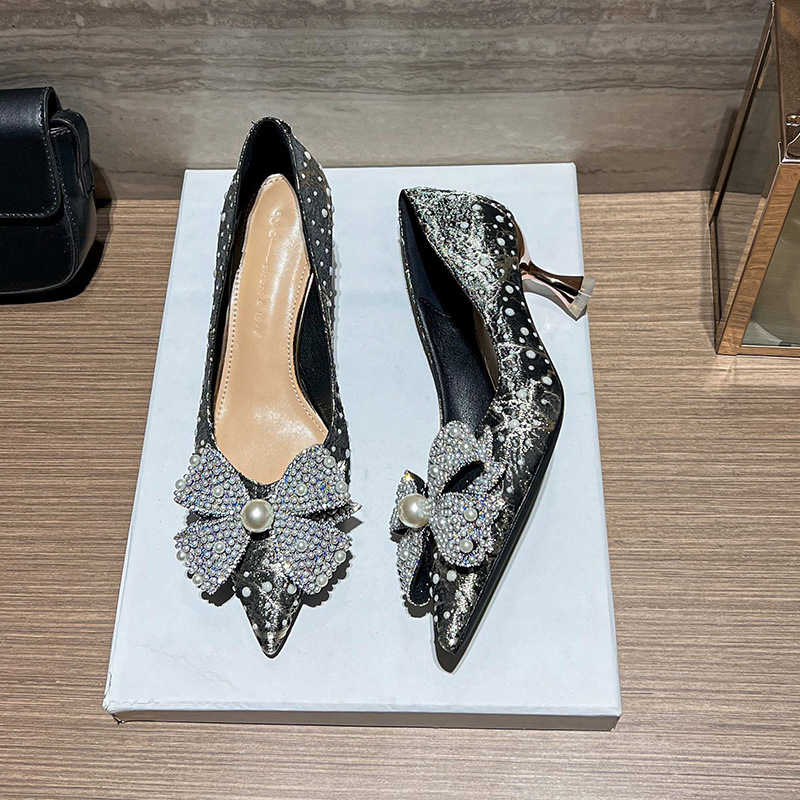 Женски сатенени обувки на висок ток със заострен нос, корейски стил, 6-8 см ток, абстрактен модел