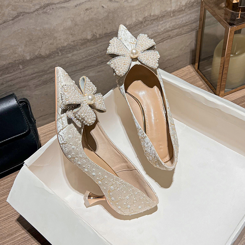 Женски сатенени обувки на висок ток със заострен нос, корейски стил, 6-8 см ток, абстрактен модел