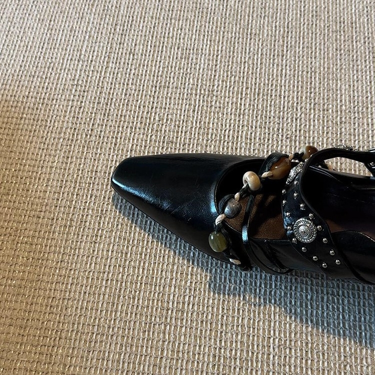 Mary Jane cipele s kvadratnim nosom, gornji materijal: super vlakna, visina potpetice 3-6 cm, zatvaranje kopčom