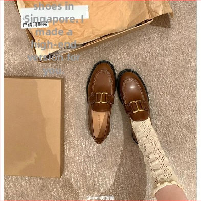 Dámske loafers s kruhovým nosom, vrchný materiál z mikrovlákna, vnútorná stielka z prírodnej kože, gumová podrážka, nízka výška otvoru, 3–5 cm podpätok, bežné denné nosenie.