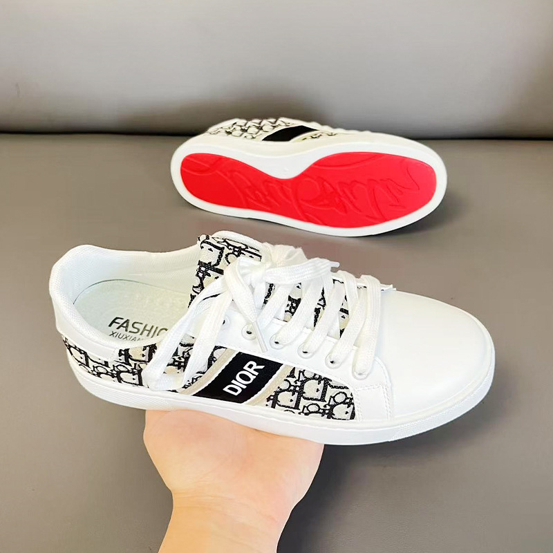 Muške casual tenisice s gornjim dijelom od mikrovlaknaste kože, okrugli vrh, niski profil, gumeni potplat, vezanje