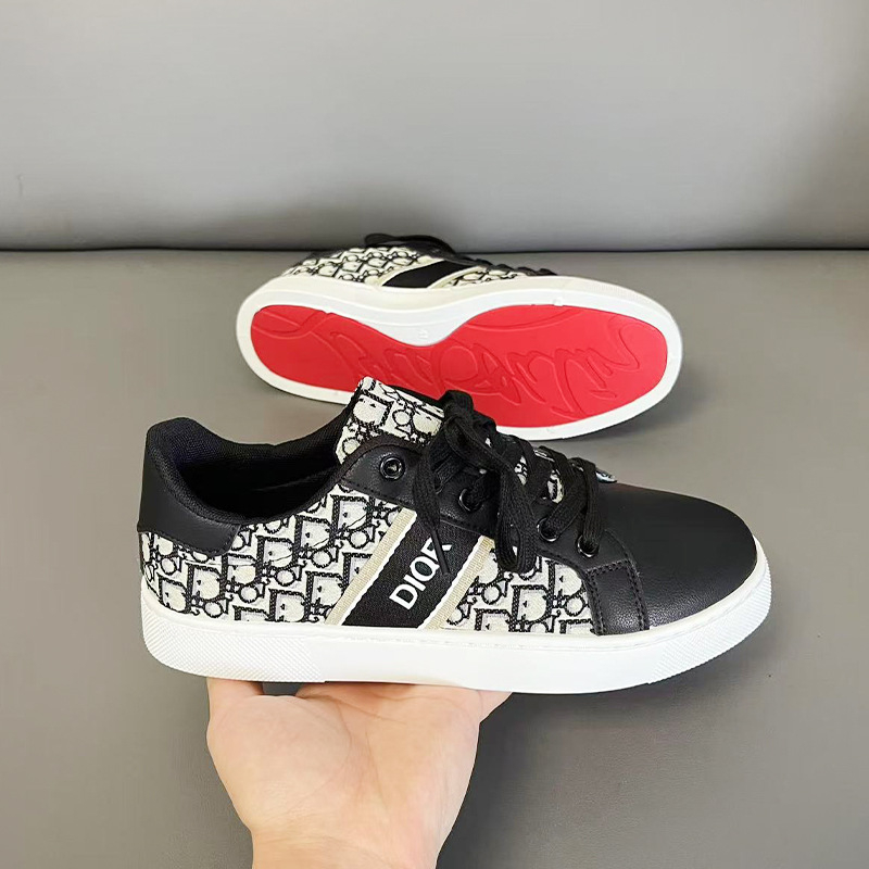 Muške casual tenisice s gornjim dijelom od mikrovlaknaste kože, okrugli vrh, niski profil, gumeni potplat, vezanje