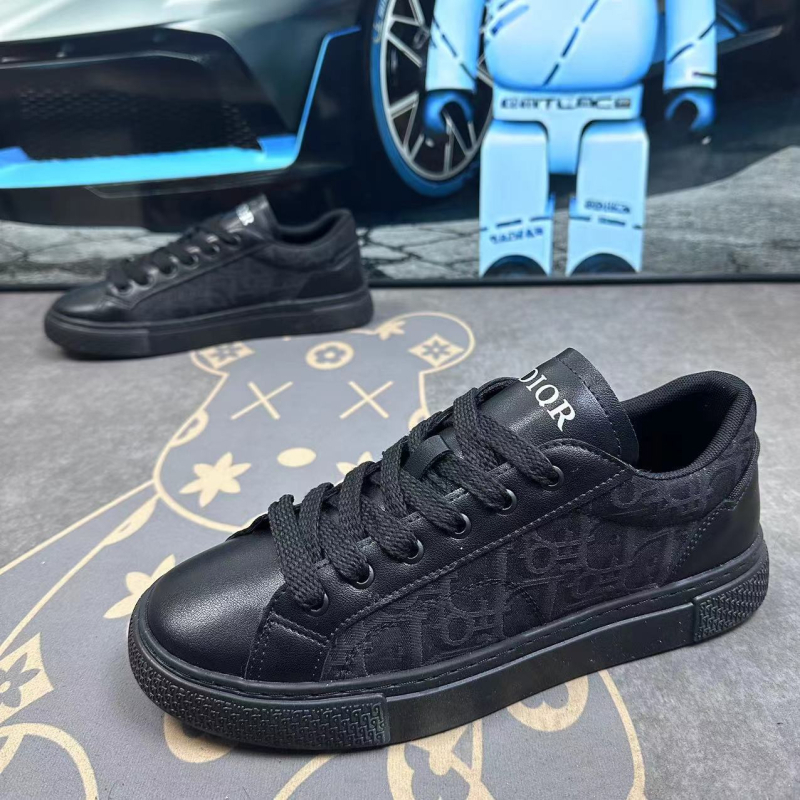 Tenisice s PU gornjim dijelom, srednja visina, zaobljeni vrh, vezanje, prozračne