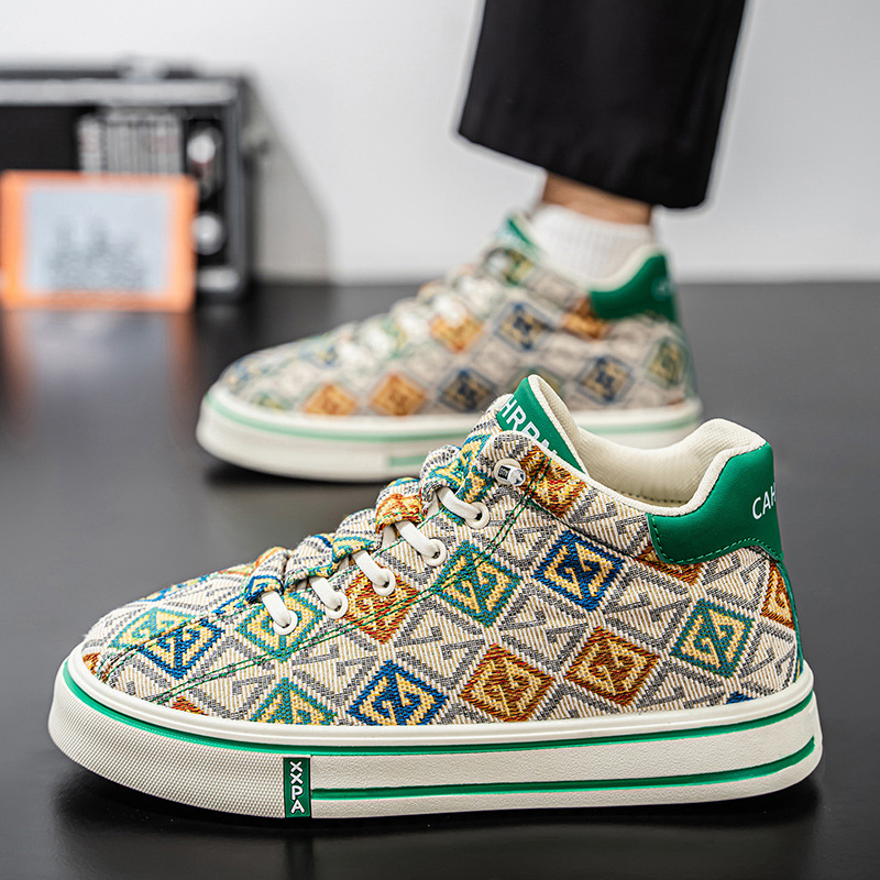Muške visoke tenisice od platna, prozračna mrežasta podstava, zaobljeni nos, Totem uzorak, PVC injektirana potplat