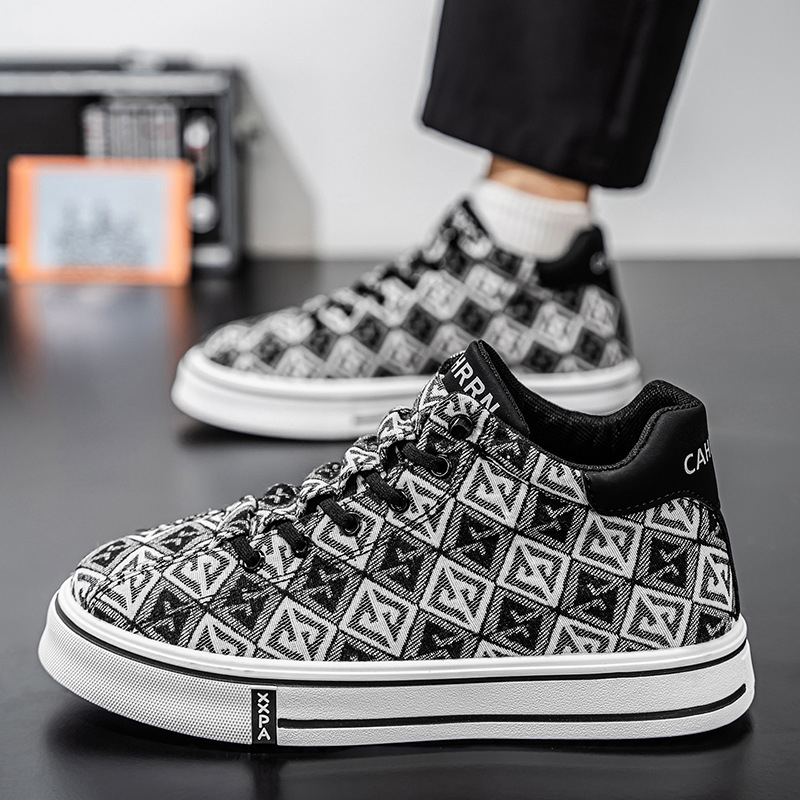 Muške visoke tenisice od platna, prozračna mrežasta podstava, zaobljeni nos, Totem uzorak, PVC injektirana potplat