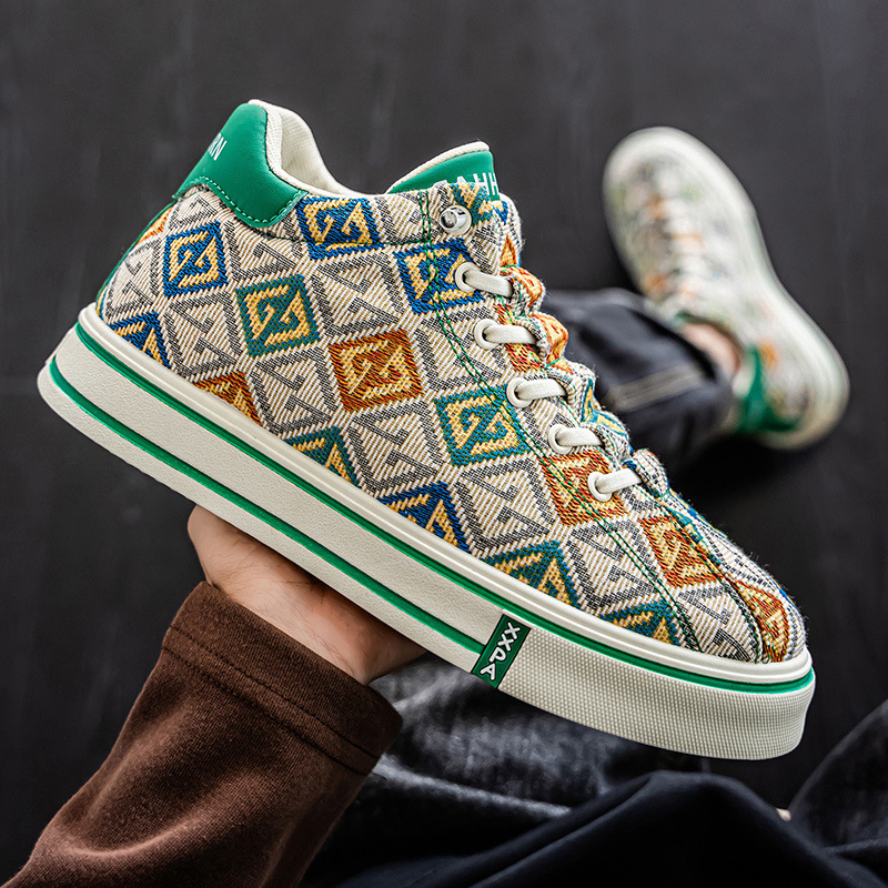 Muške visoke tenisice od platna, prozračna mrežasta podstava, zaobljeni nos, Totem uzorak, PVC injektirana potplat