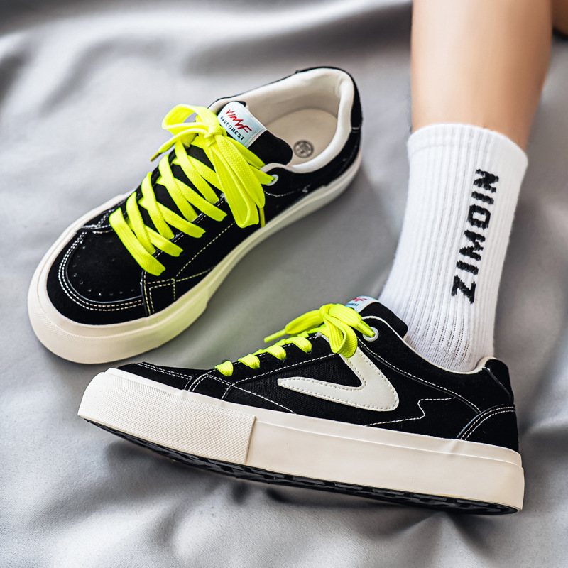 Muške tenisice za skateboard, prozračni platneni gornji dio, okrugla špička, vezanje na šnure, gumeni đon