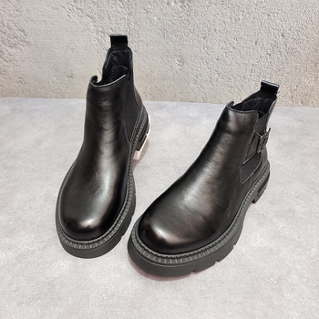 Ghete Martin pentru bărbați: partea superioară din piele naturală, talpă din cauciuc, branț din piele de porc, căptușeală din blană artificială