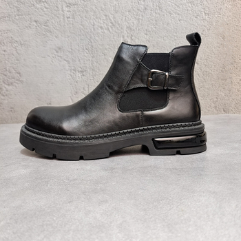 Ghete Martin pentru bărbați: partea superioară din piele naturală, talpă din cauciuc, branț din piele de porc, căptușeală din blană artificială