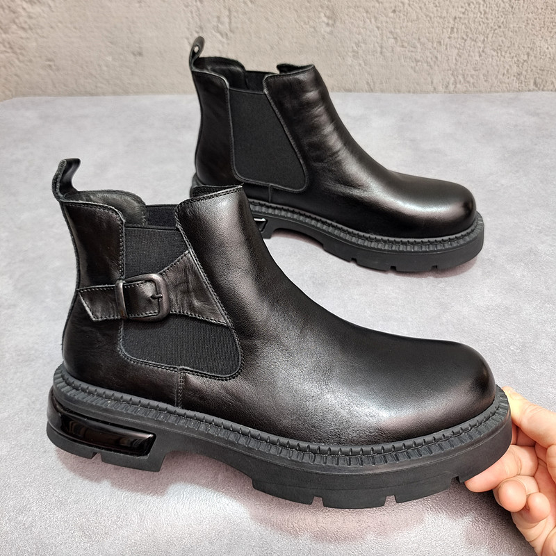 Ghete Martin pentru bărbați: partea superioară din piele naturală, talpă din cauciuc, branț din piele de porc, căptușeală din blană artificială