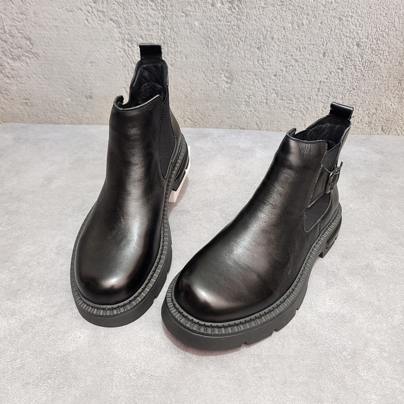 Ghete Martin pentru bărbați: partea superioară din piele naturală, talpă din cauciuc, branț din piele de porc, căptușeală din blană artificială