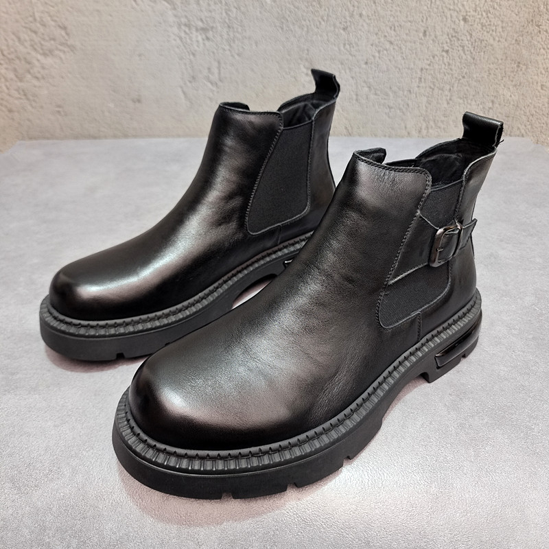 Ghete Martin pentru bărbați: partea superioară din piele naturală, talpă din cauciuc, branț din piele de porc, căptușeală din blană artificială