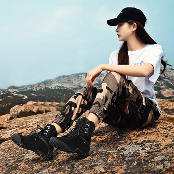 Matkasaapad veekindlad, eesluku kinnitusega, keskmise kõrgusega, libisemiskindla kummitald, pealiskate naturaalne nahk