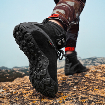 Matkasaapad veekindlad, eesluku kinnitusega, keskmise kõrgusega, libisemiskindla kummitald, pealiskate naturaalne nahk