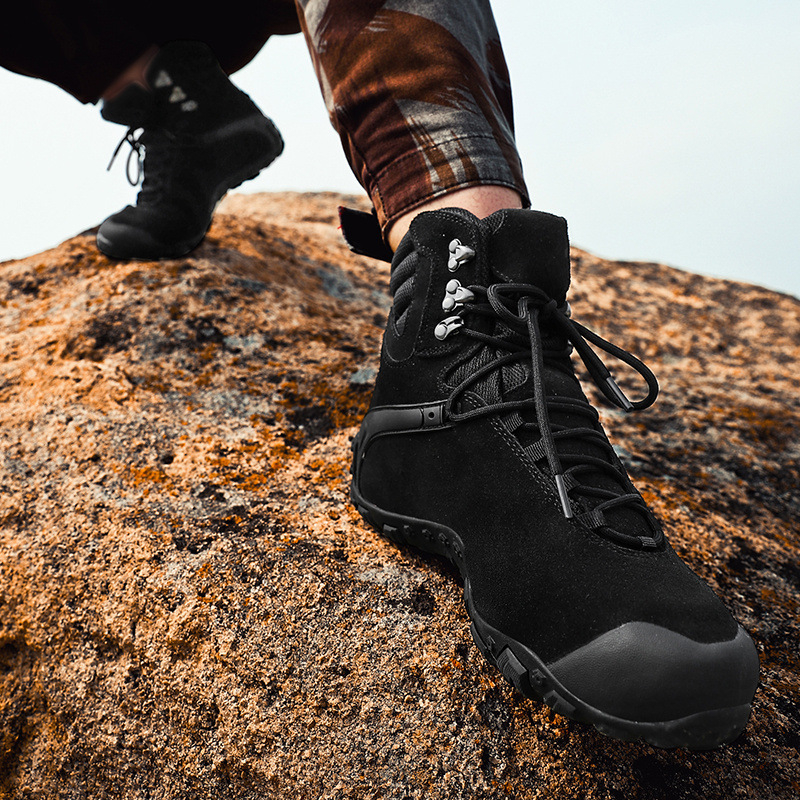 Matkasaapad veekindlad, eesluku kinnitusega, keskmise kõrgusega, libisemiskindla kummitald, pealiskate naturaalne nahk