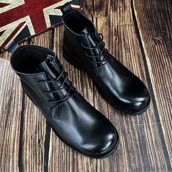 Martin bakancs férfiaknak - felső rész ló bőrből; talp valódi bőrből; Goodyear talp; kerek orr; sarokmagasság 3-5 cm