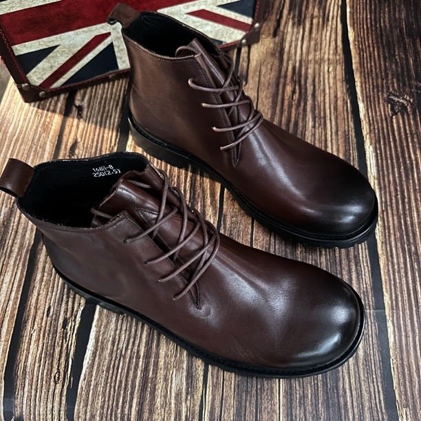 Martin bakancs férfiaknak - felső rész ló bőrből; talp valódi bőrből; Goodyear talp; kerek orr; sarokmagasság 3-5 cm