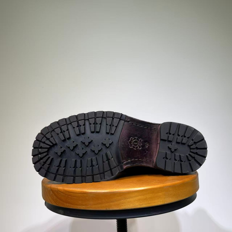 Férfi Chelsea bakancs lóbőrből, középmagas szár, bőr talp gumírozott betéttel, belső bélés és bőr belső talp, oldalsó cipzár