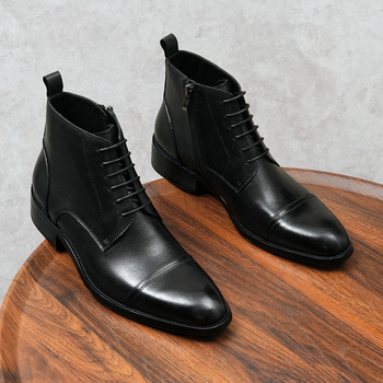 Férfi Martin csizmák – első osztályú marhabőrből, hegyes orr, alacsony sarkú 1–3 cm, rövid csizmaszár, belső bélés sertésbőrből