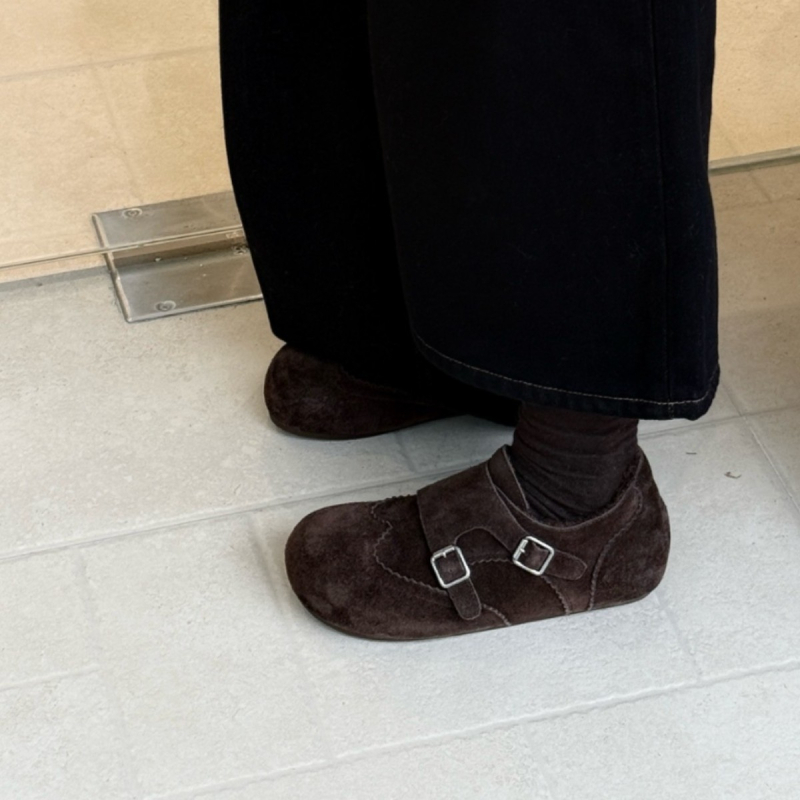 Casual ženske kožne loafers - okrugli nos, gornji dio od split kože, velur podstava, zatvaranje Velcro, gumeni potplat