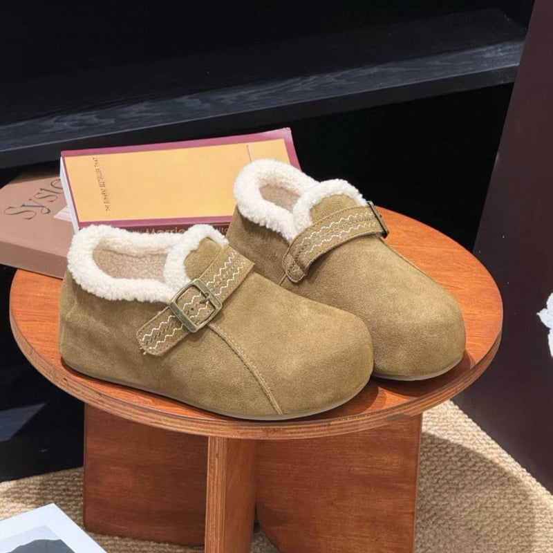 Loafers od velura s kopčom za zatvaranje, skrivena visina 3–5 cm, unutarnja podstava od umjetne dlake, gumeni potplat